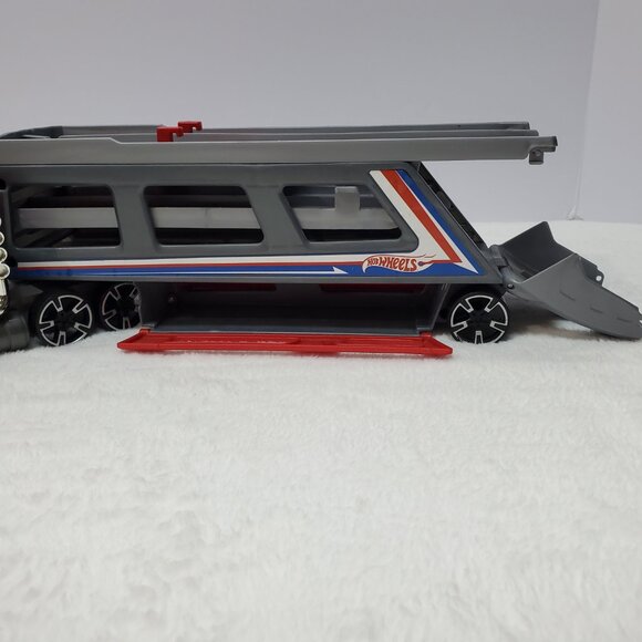 Red Hot Wheel Truck Hauler & Launcher Vehicle - Picture 10 of 12